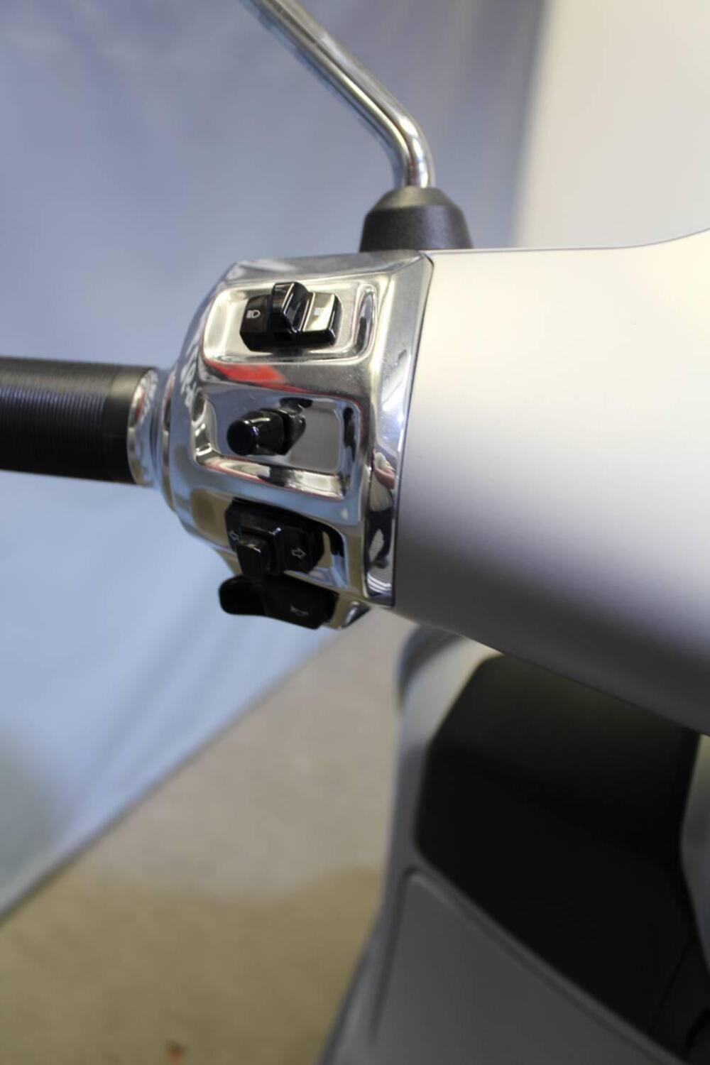 Vespa GTS 300 Super Tech (2023 - 24) (10)