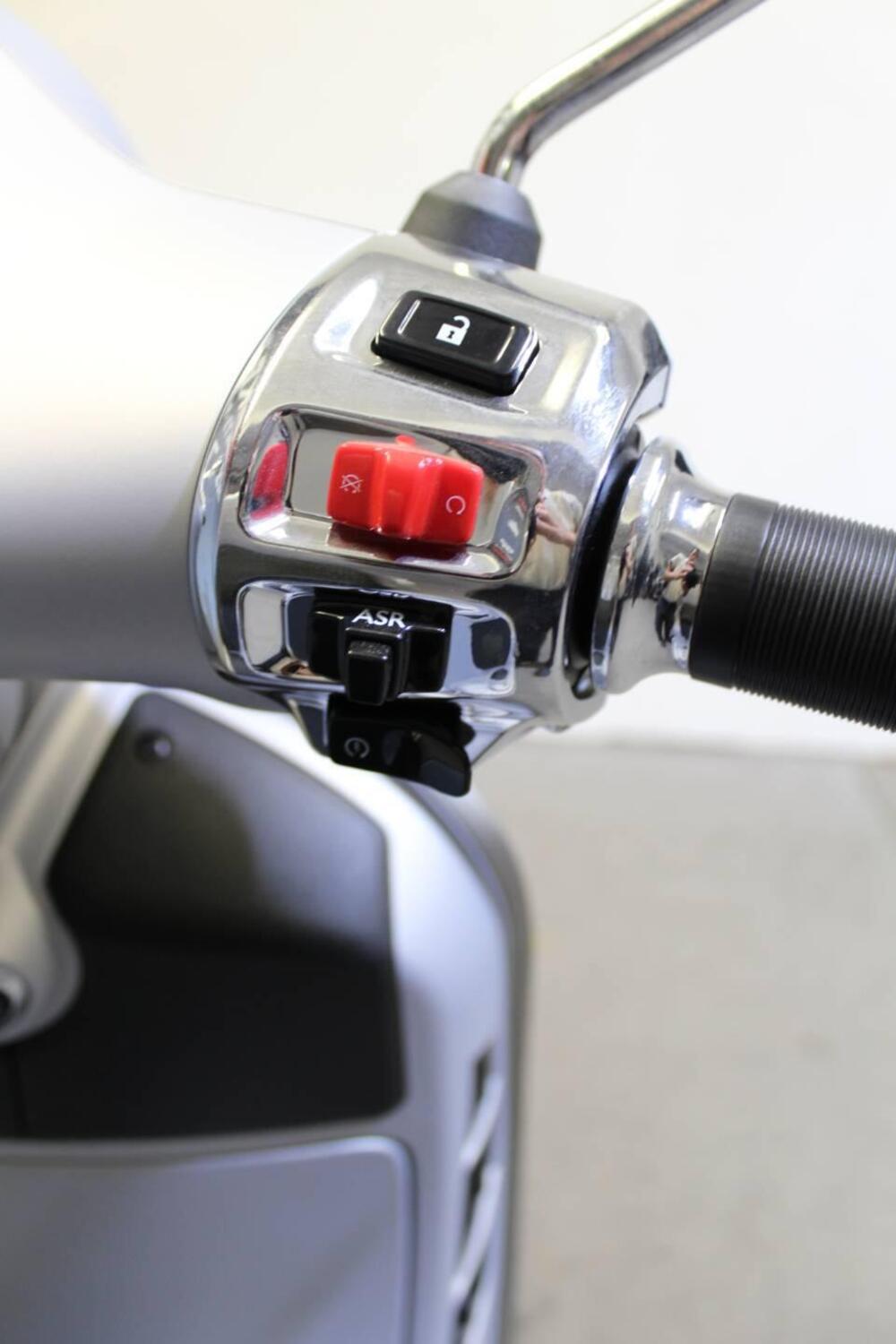 Vespa GTS 300 Super Tech (2023 - 24) (11)