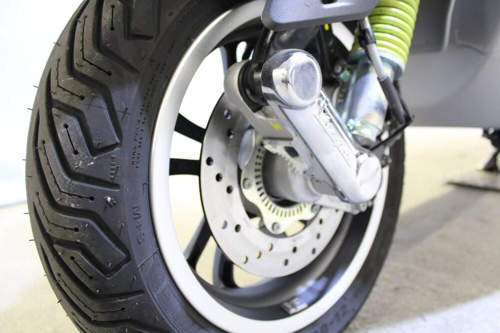 Vespa GTS 300 Super Tech (2023 - 24) (14)