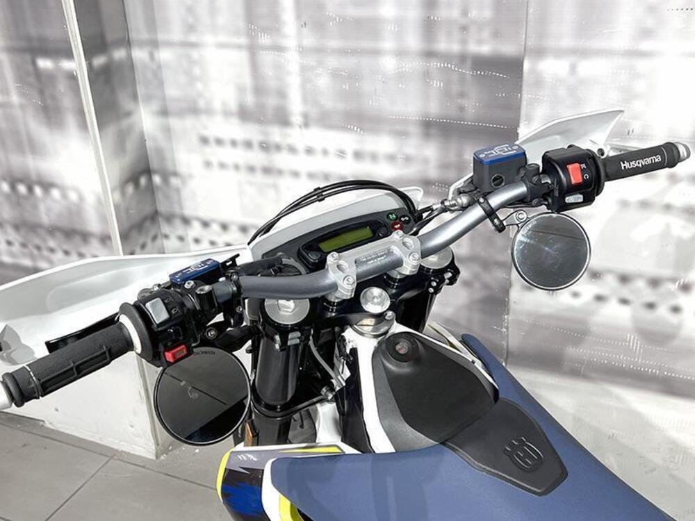 Husqvarna 701 Supermoto (2017 - 19) (6)