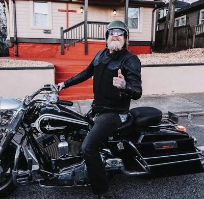 Incidente in moto per Brent Hinds: muore ex chitarrista, cantante e cofondatore dei Mastodon