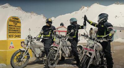 Royal Enfield elettrica: primo test ufficiale della Flying Flea C6 sulle montagne del Ladakh [VIDEO]