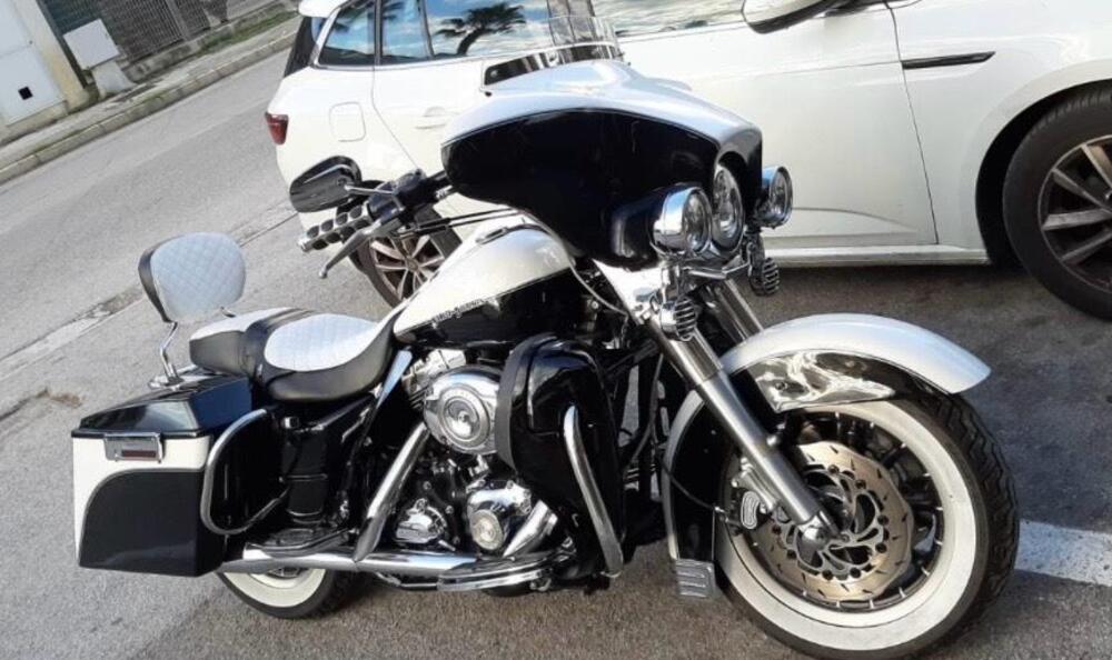 Harley-Davidson 1584 Electra Glide Ultra Classic (2007) - FLHTCU (10)