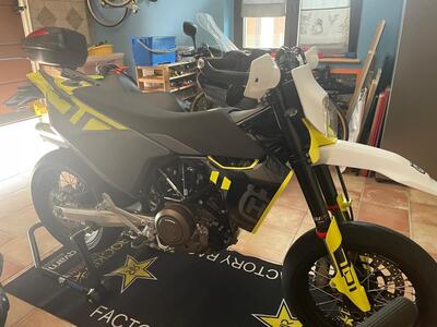 Husqvarna 701 Supermoto (2023 - 25) usata