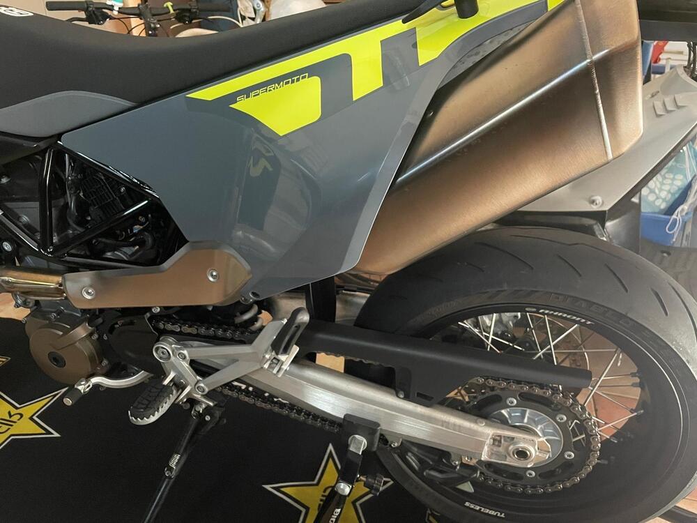 Husqvarna 701 Supermoto (2023 - 25) (3)