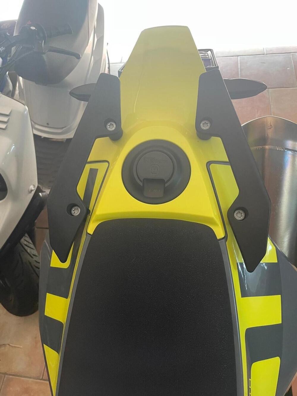 Husqvarna 701 Supermoto (2023 - 25) (6)