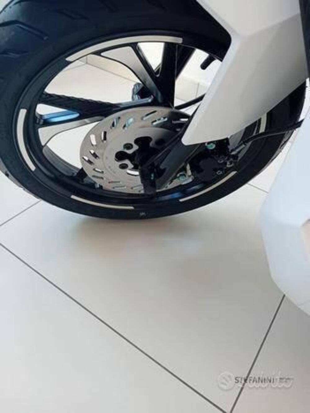 Peugeot Tweet 125 FL Allure (2023 - 25) (5)