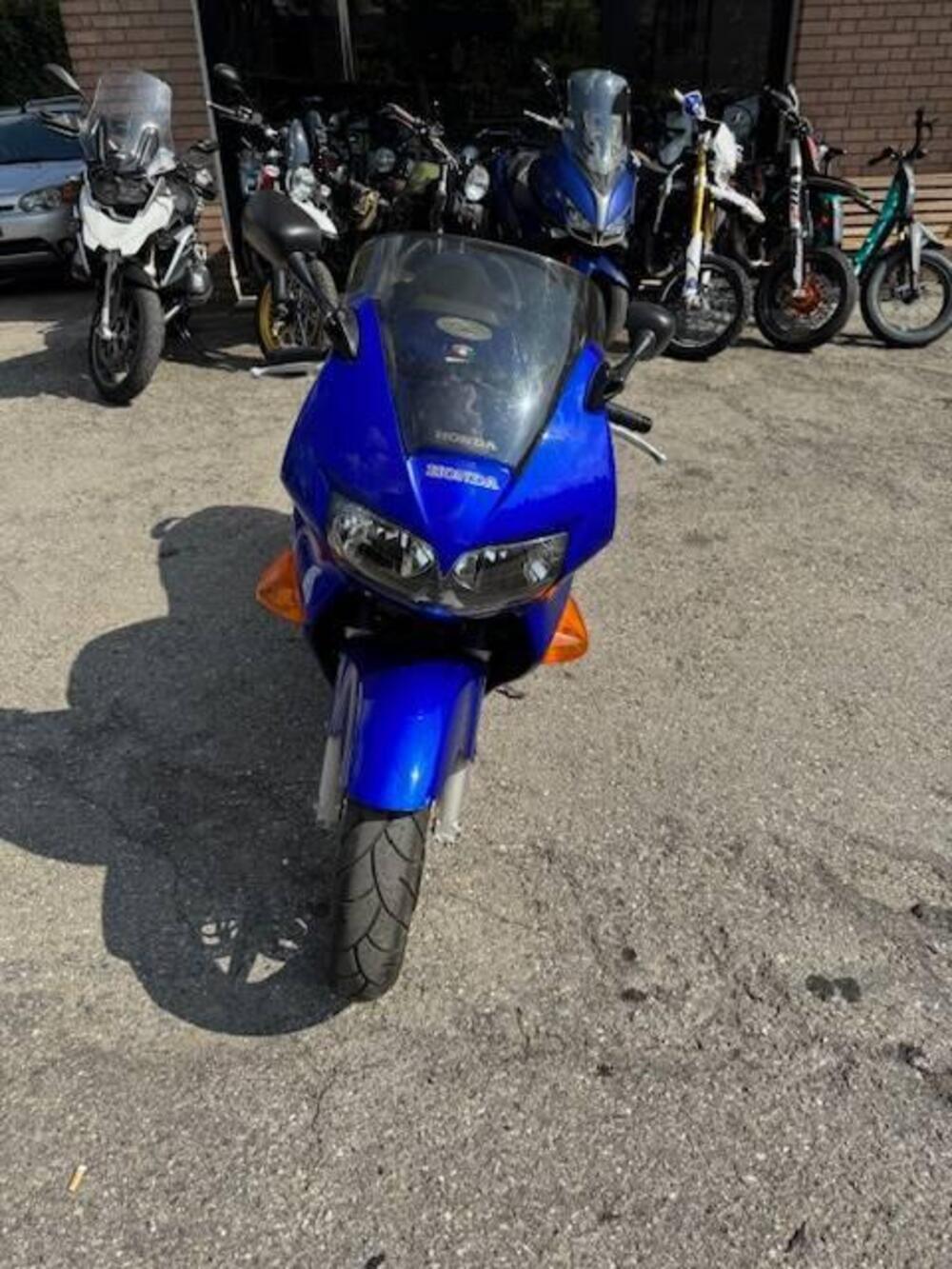 Honda VFR 800 (1998 - 01) (2)