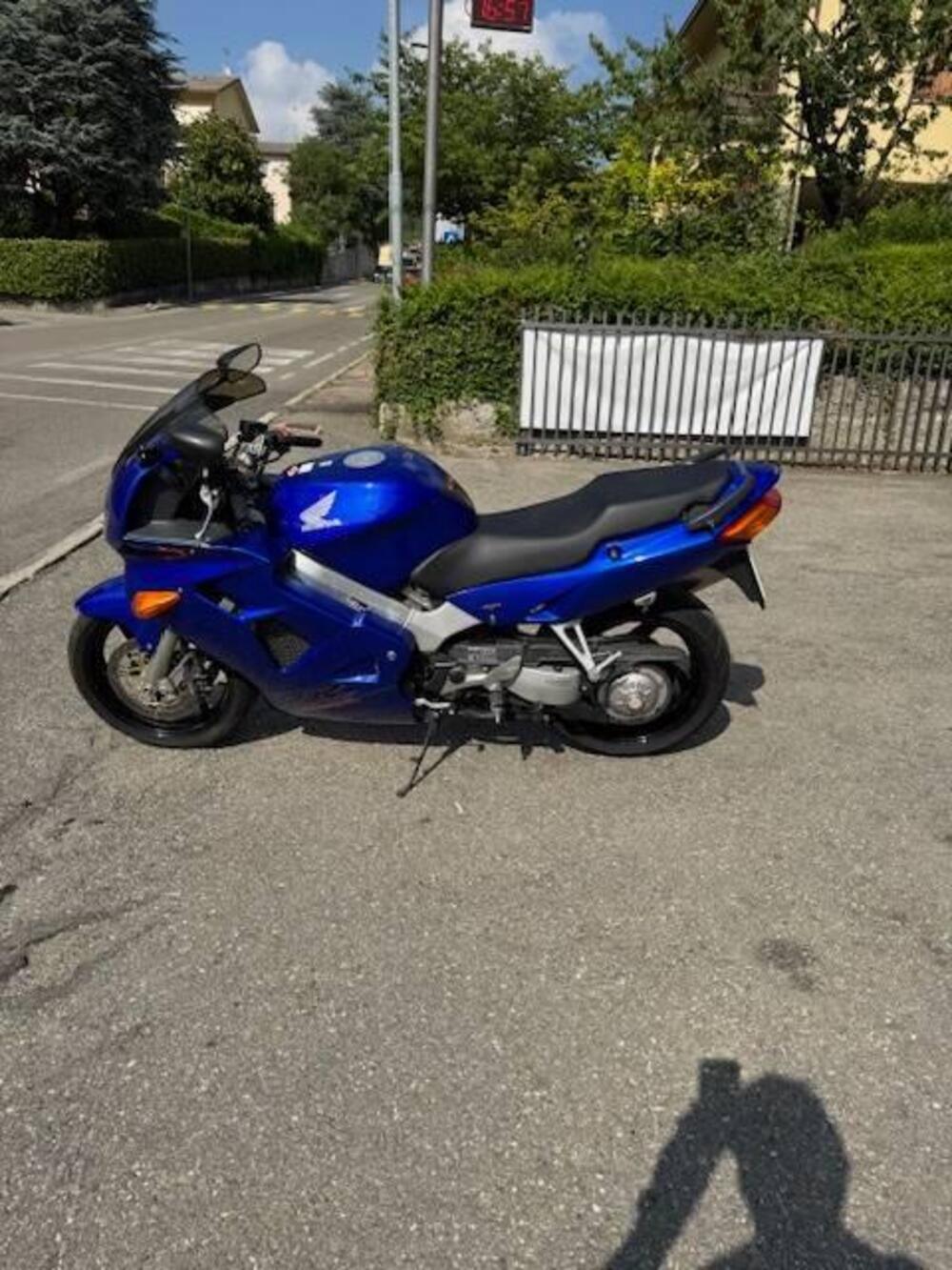 Honda VFR 800 (1998 - 01) (5)