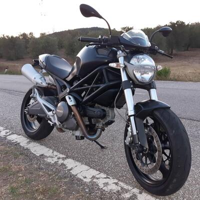 Ducati Monster 696 Plus (2007 - 14) usata