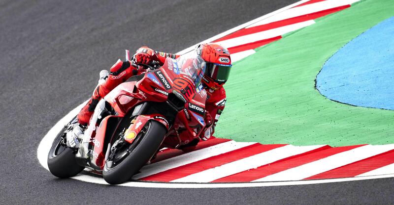 MotoGP 2025. GP di Ungheria. Pole di Marc Marquez circondato da piloti italiani, ma non c&#039;&egrave; Pecco Bagnaia (15&deg;) [RISULTATI]