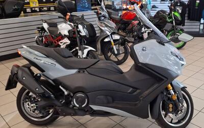 Yamaha T-Max 560 (2025) usata