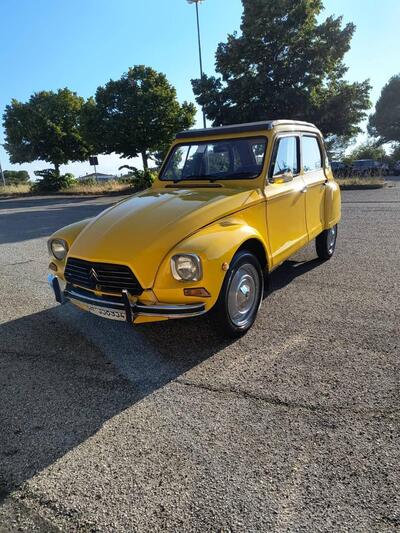 Citroen Dyane d&#039;epoca del 1980 a Arielli