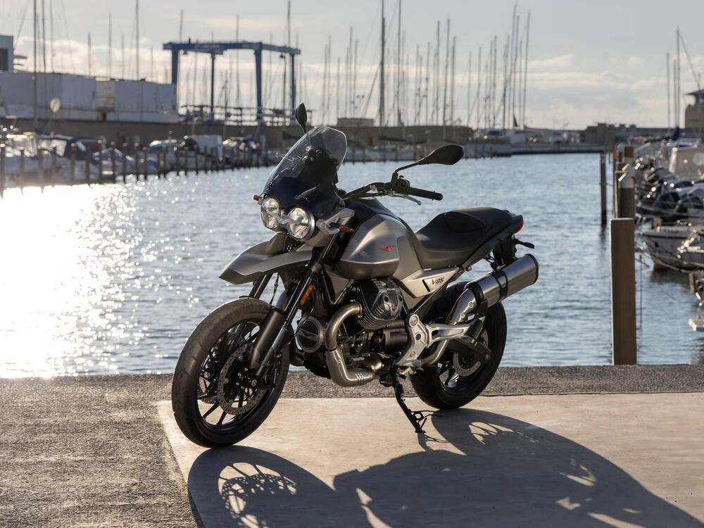 Moto Guzzi V85 Strada (2024 - 26) (2)