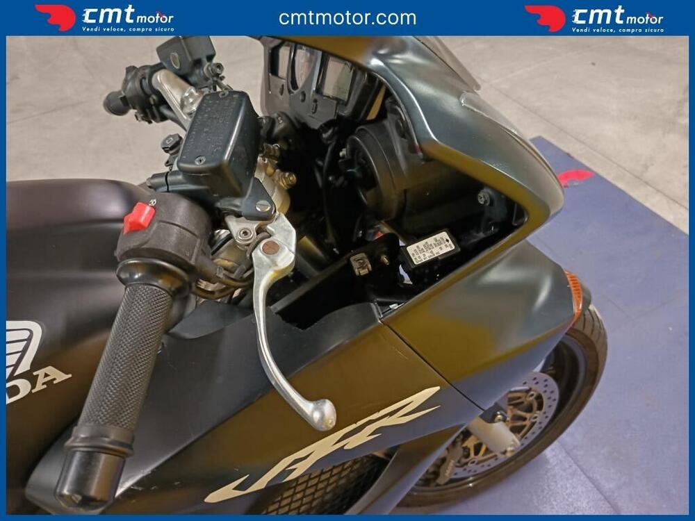 Honda VFR 800 (2002 - 05) (6)