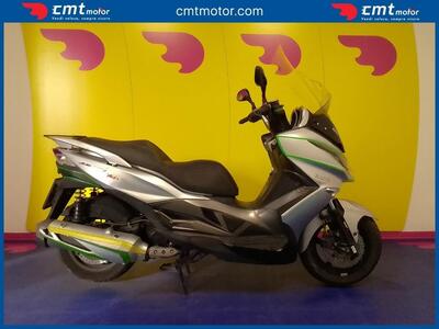 Kawasaki J 300 (2014) usata