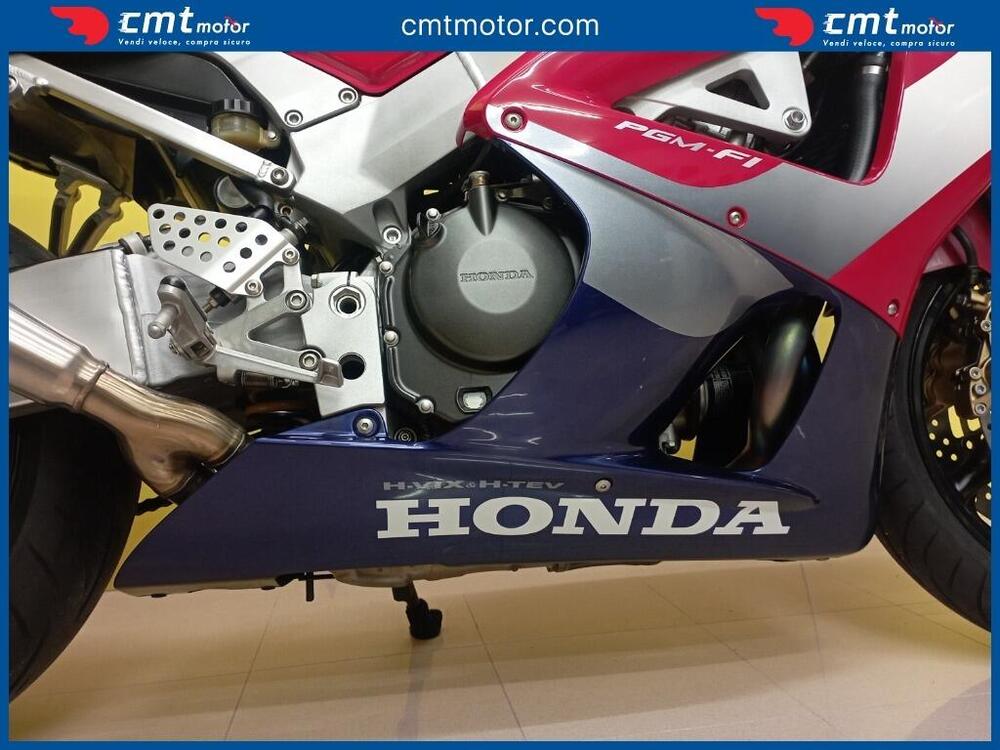 Honda CBR 900 RR Fireblade (2000 - 01) (11)