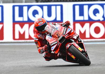 MotoGP 2025. GP di Ungheria. La forza tranquilla di Marc Marquez, che vince la Sprint. Podio per i due VR46 [RISULTATI]