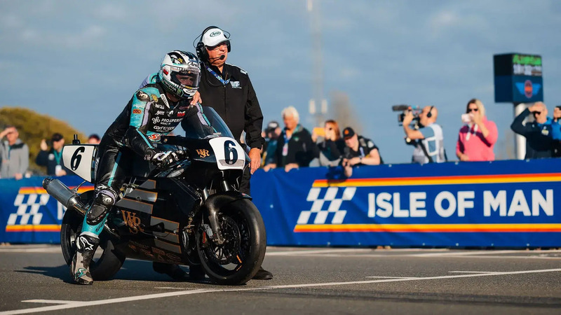 Classic TT: Dunlop e la Norton a 123 mph? Il confronto con Hislop e la mitica vittoria del 1992