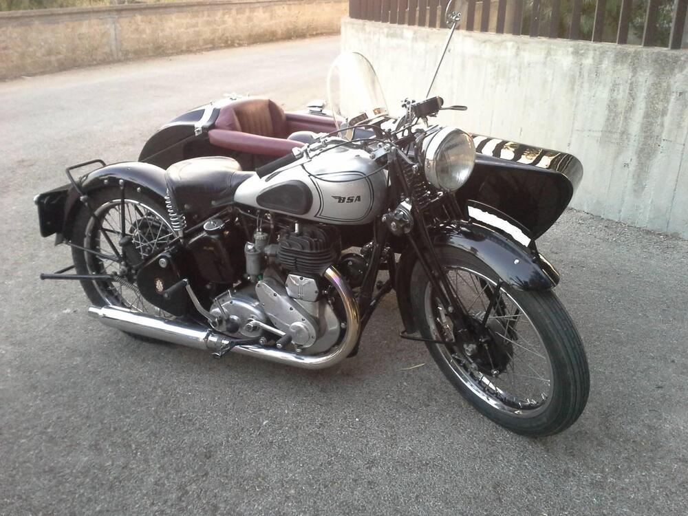 Bsa M20 500 del 1939 con sidecar Swallow (2)