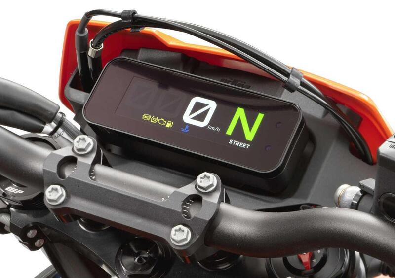 KTM 690 SMC R 690 SMC R (2026) (6)