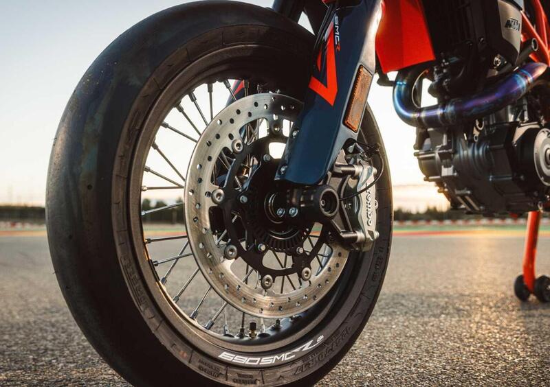 KTM 690 SMC R 690 SMC R (2026) (9)