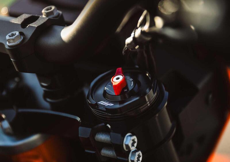 KTM 690 SMC R 690 SMC R (2026) (12)