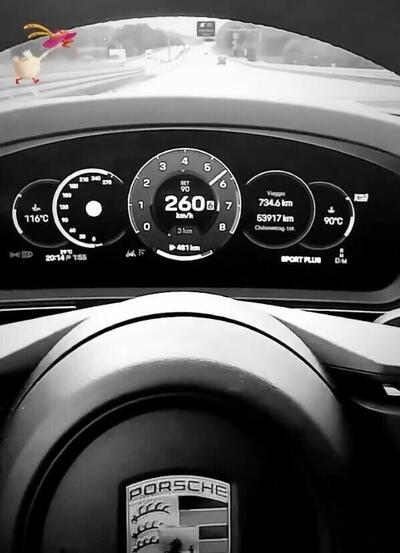 Ex assessore Pd si filma a 260 km/h in Porsche: &ldquo;Ero in Germania, nessun divieto&rdquo;. Ma il vero record &egrave; 321 km/h, ed &egrave; bufera sulle folli corse in autostrada