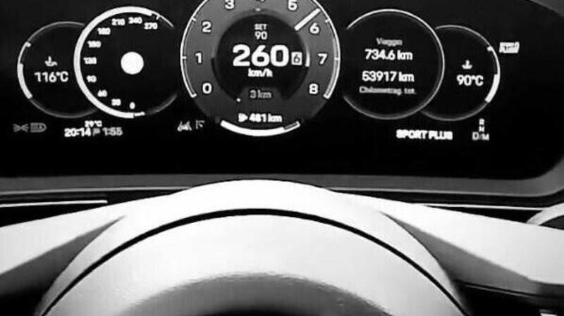 Ex assessore Pd si filma a 260 km/h in Porsche: &ldquo;Ero in Germania, nessun divieto&rdquo;. Ma il vero record &egrave; 321 km/h, ed &egrave; bufera sulle folli corse in autostrada