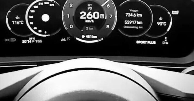 Ex assessore Pd si filma a 260 km/h in Porsche: &ldquo;Ero in Germania, nessun divieto&rdquo;. Ma il vero record &egrave; 321 km/h, ed &egrave; bufera sulle folli corse in autostrada