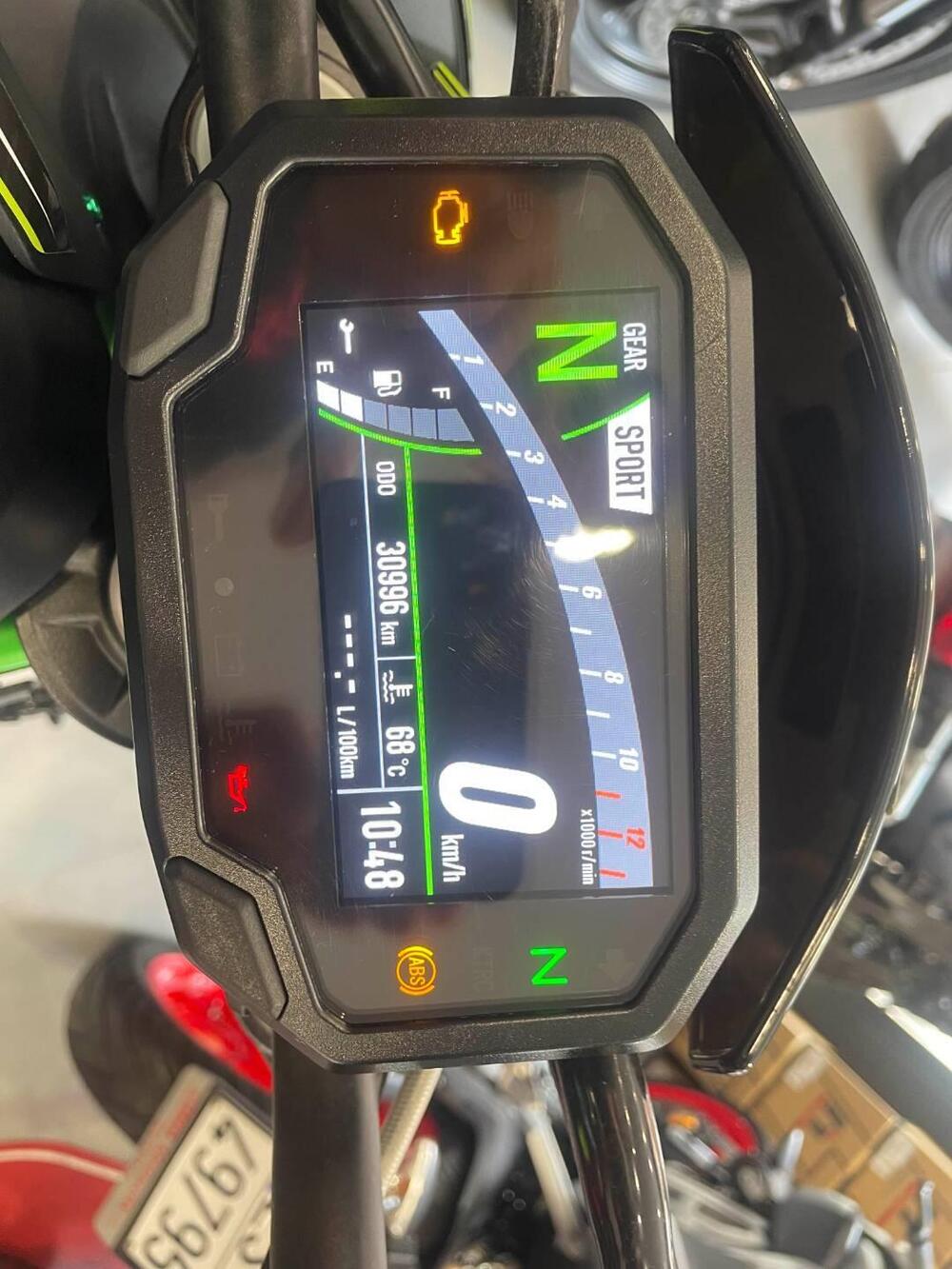 Kawasaki Z 900 SE (2022 - 24) (9)