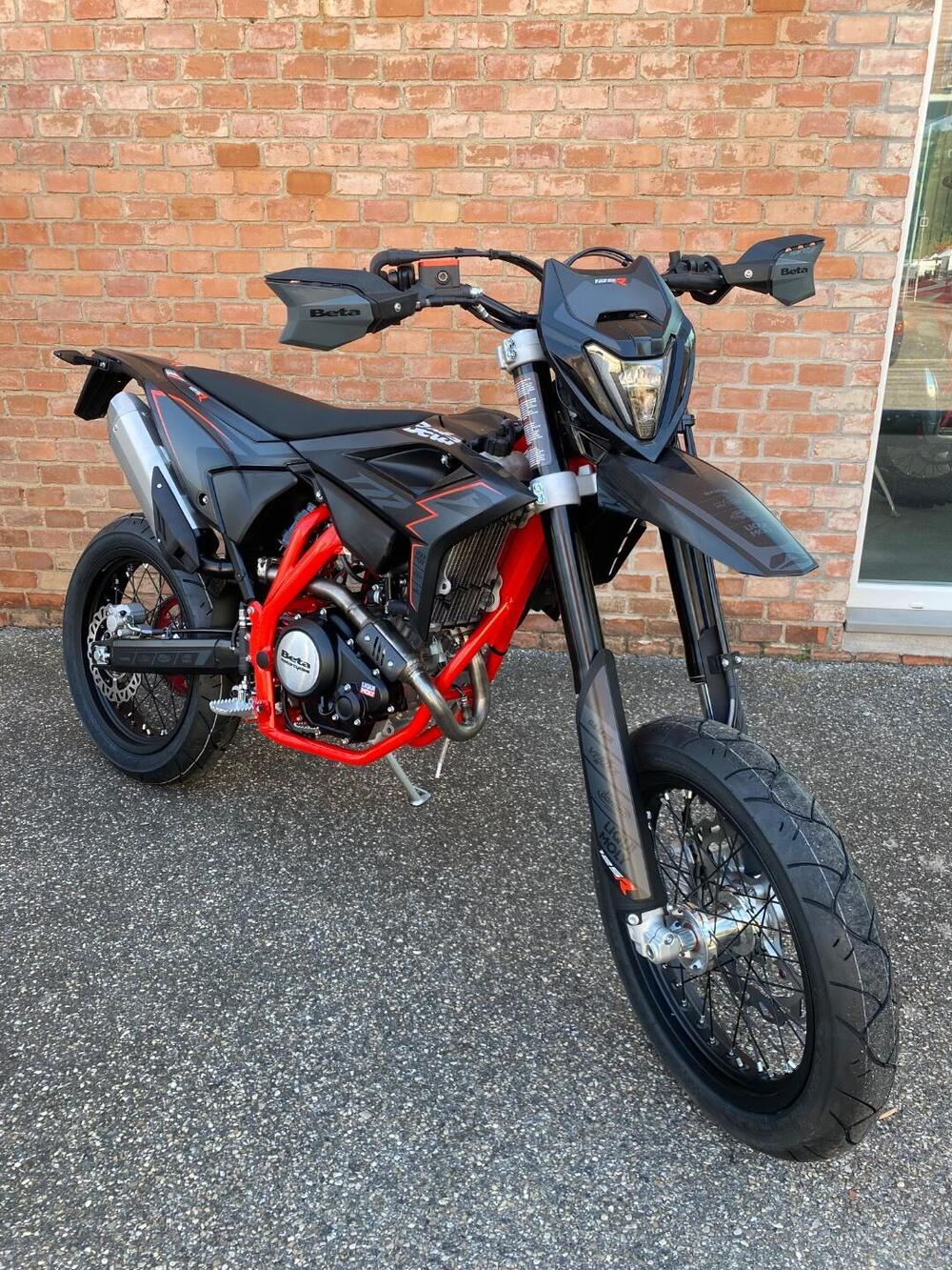 Betamotor RR 125 4T Motard R (2025 - 26) (3)