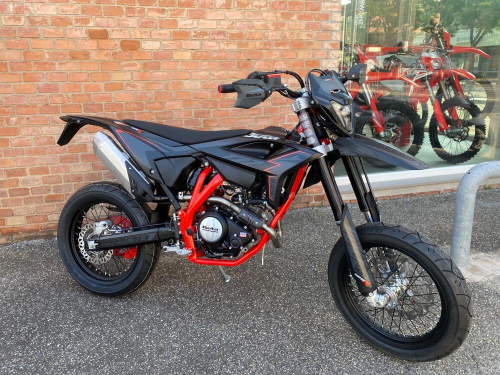 Betamotor RR 125 4T Motard R (2025 - 26) (4)