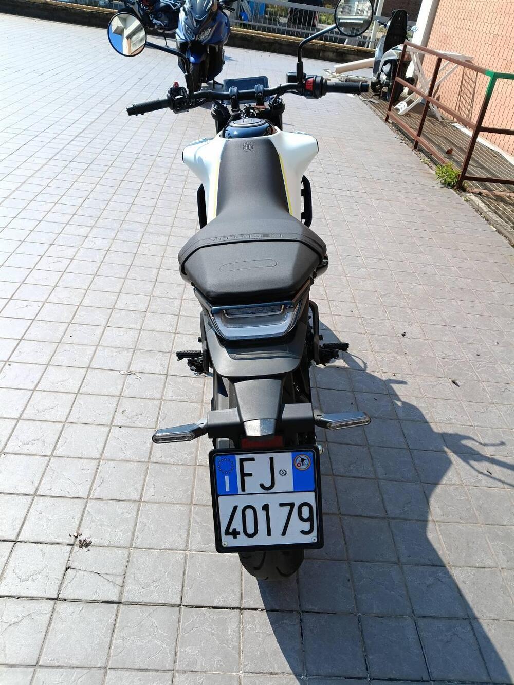 Husqvarna Vitpilen 401 (2024 - 26) (4)