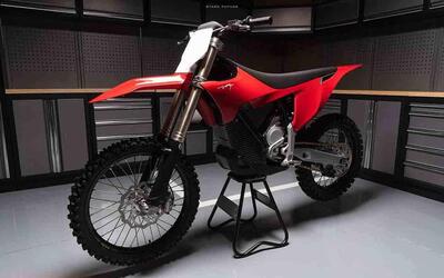 Dietrofront nel Supercross Americano: riammesse le Moto Elettriche 