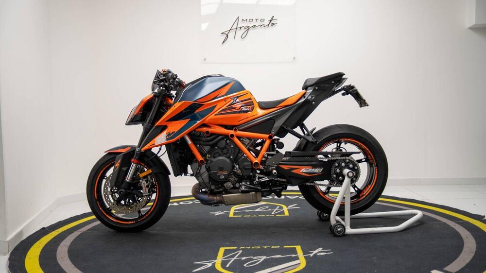 KTM 1290 Super Duke R (2020) (3)