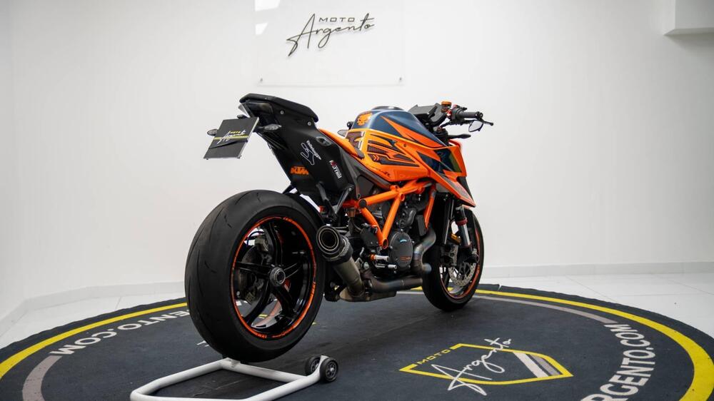KTM 1290 Super Duke R (2020) (8)