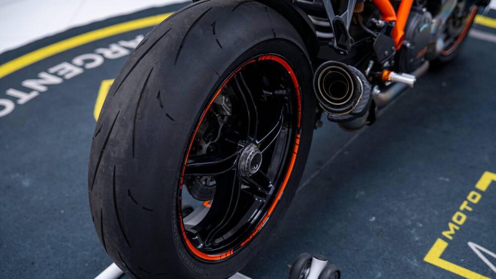 KTM 1290 Super Duke R (2020) (16)