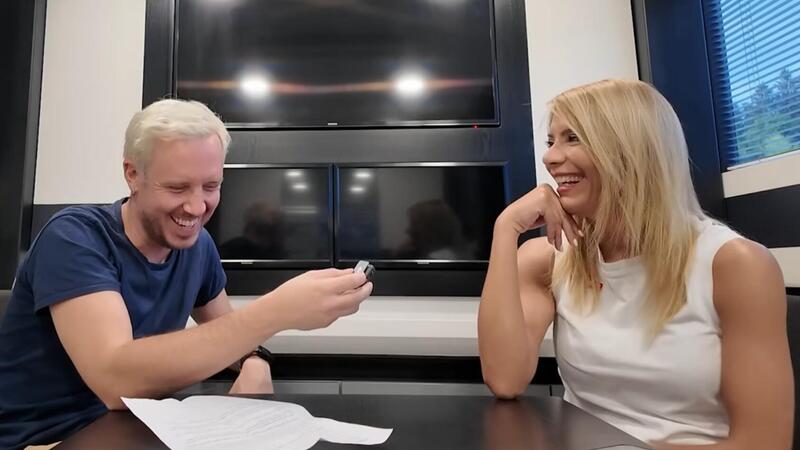 MotoGP 2025. ESCLUSIVO - Vera Spadini, dalla lite alle rose di Ibrahimovic fino alla Motogp: &quot;Da dentro &egrave; meglio che da fuori!&quot; Pt 1 di 2 [VIDEO]