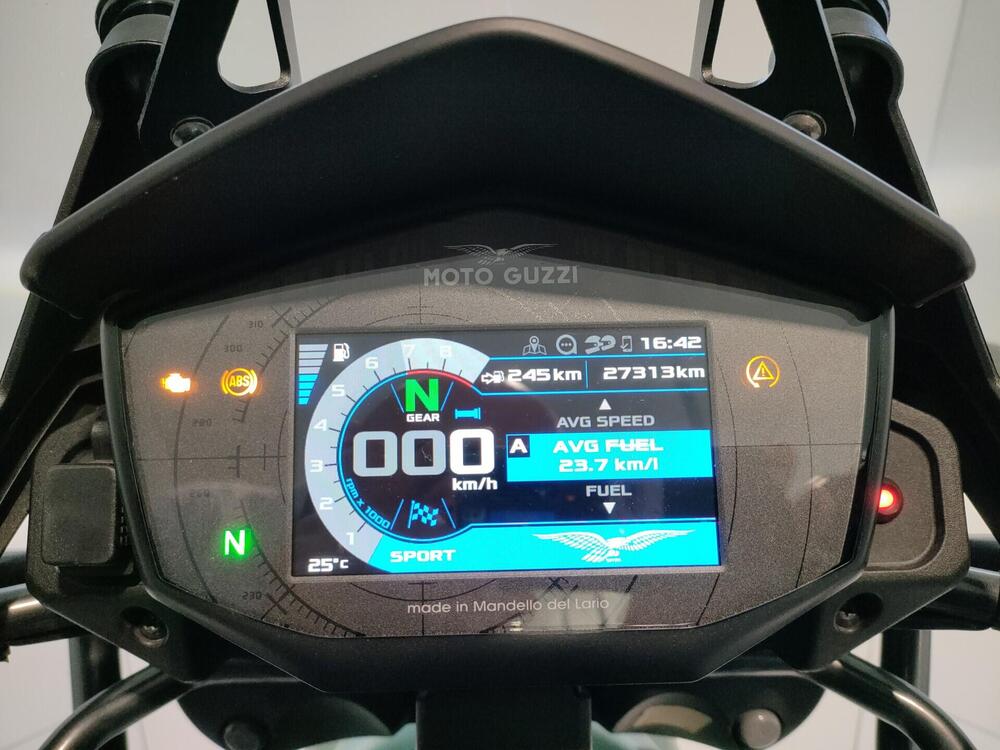 Moto Guzzi V85 TT Centenario (2021 - 22) (23)