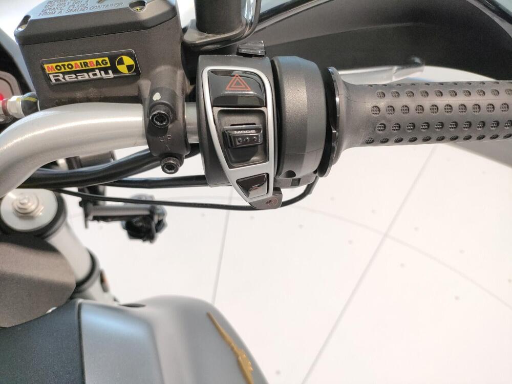 Moto Guzzi V85 TT Centenario (2021 - 22) (24)