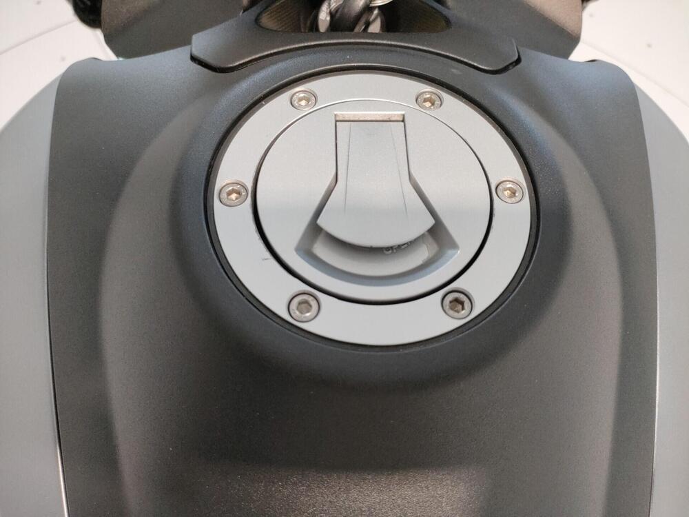 Moto Guzzi V85 TT Centenario (2021 - 22) (19)