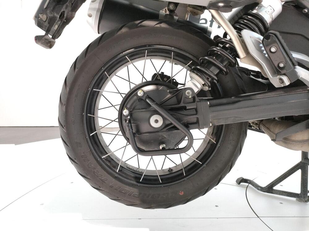 Moto Guzzi V85 TT Centenario (2021 - 22) (15)