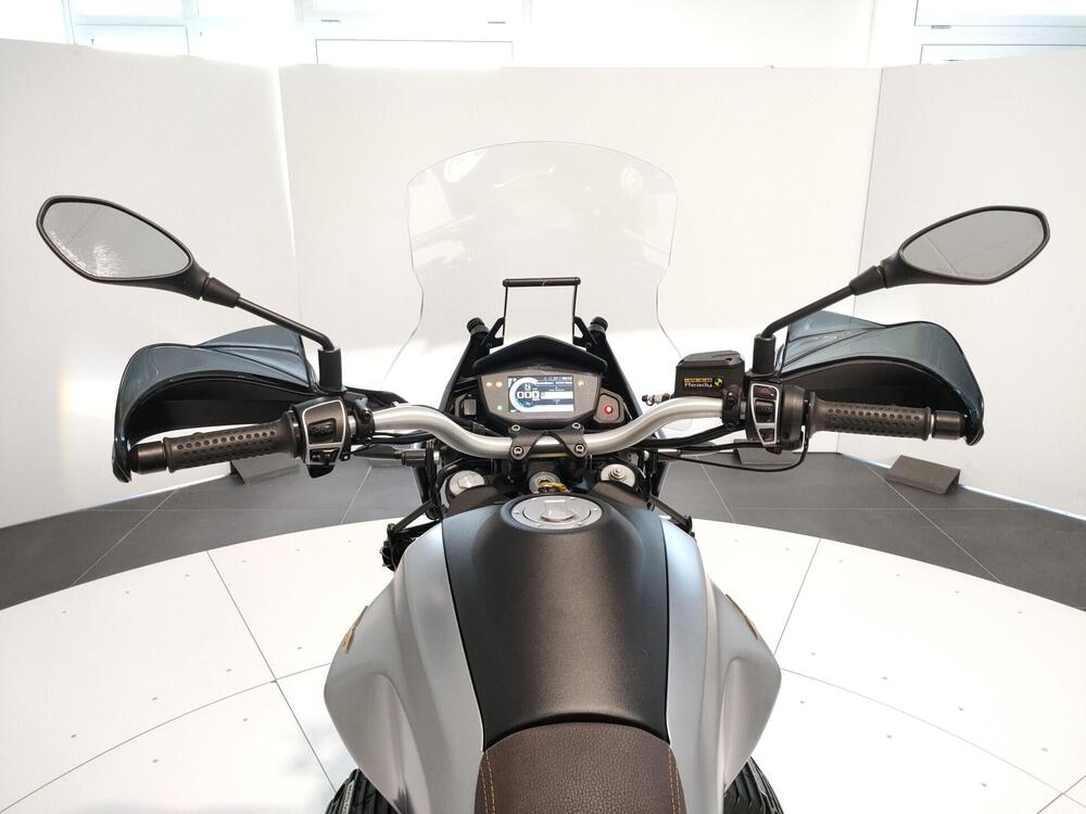 Moto Guzzi V85 TT Centenario (2021 - 22) (20)