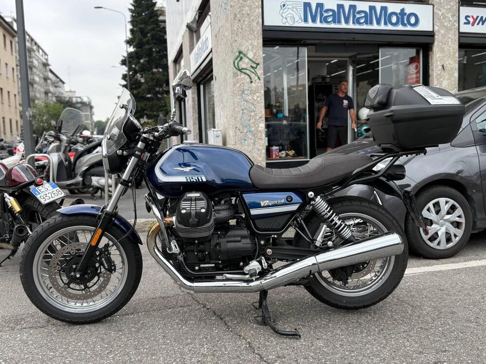 Moto Guzzi V7 Special (2021 - 24) (2)