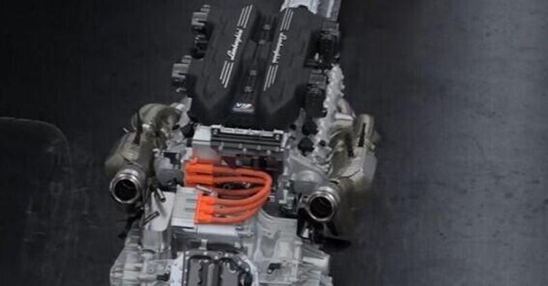 Lamborghini: il V12 non va in pensione, grazie all&rsquo;ibrido vivr&agrave; oltre il 2030