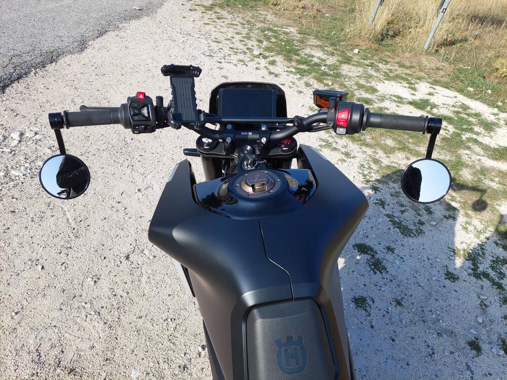 Husqvarna Svartpilen 801 (2024 - 26) (11)