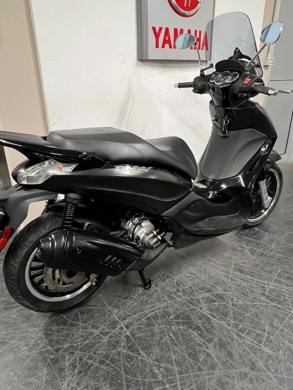 Piaggio Beverly 300 i.e. Police ABS-ASR (2017 - 20) (4)