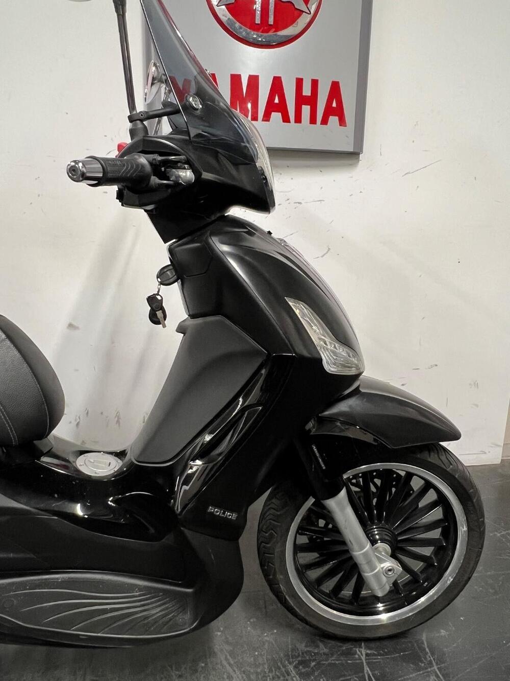 Piaggio Beverly 300 i.e. Police ABS-ASR (2017 - 20) (6)