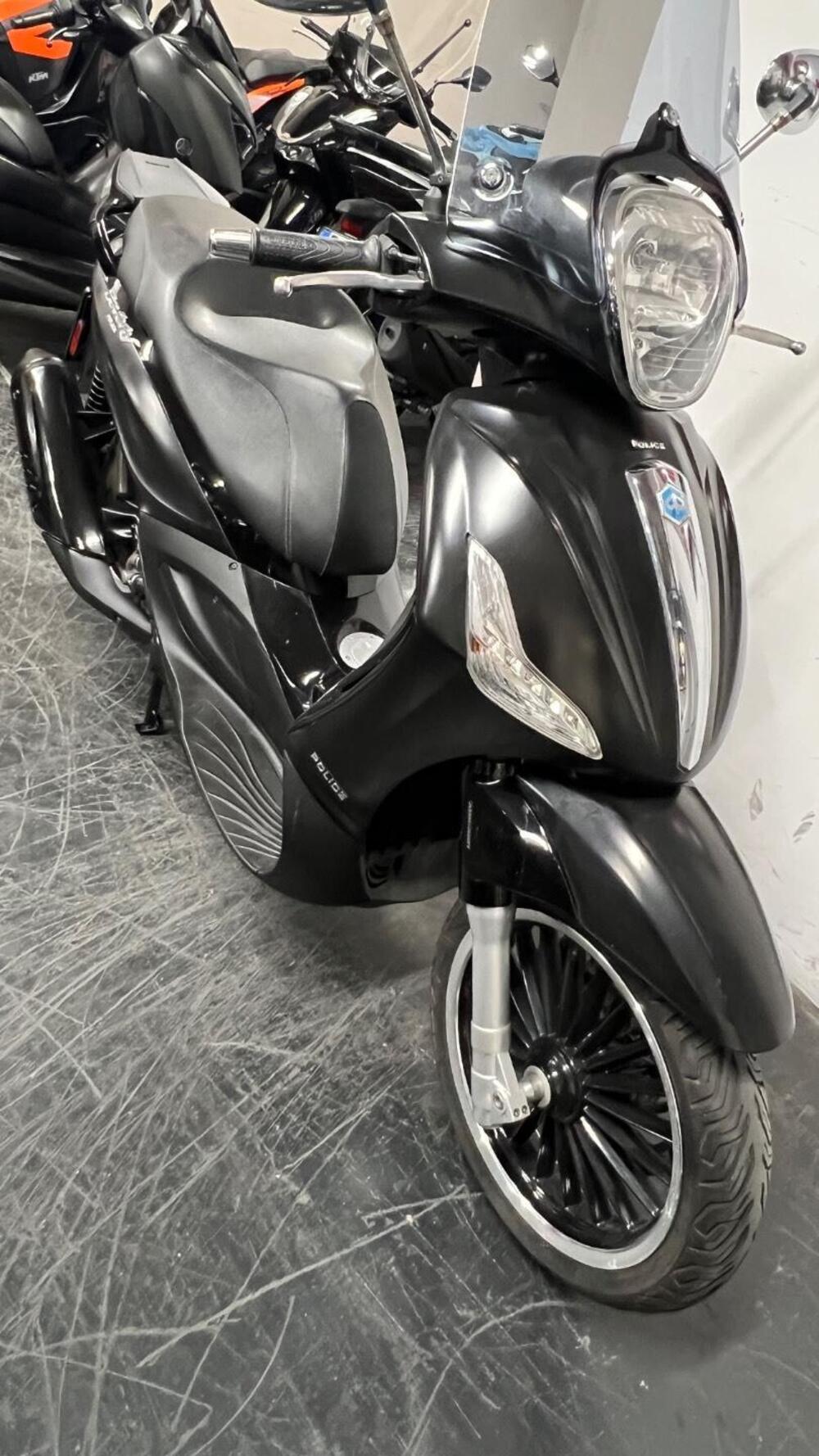 Piaggio Beverly 300 i.e. Police ABS-ASR (2017 - 20) (10)